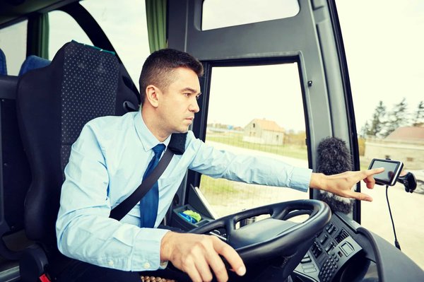 Maximiser l'efficacité des déplacements en groupe avec la location de bus chauffeur