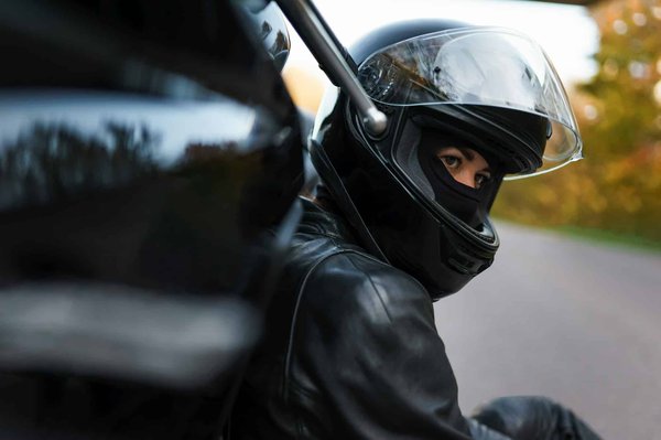 Équipement du motard : comprendre les normes sur le casque moto